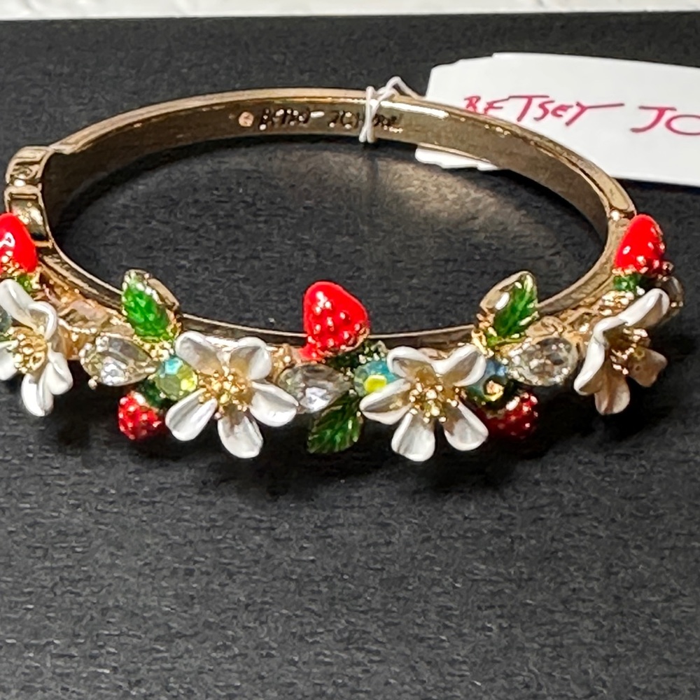 Women’s brand new with tag Betsy Johnson daisy and strawberry round bracelet ..